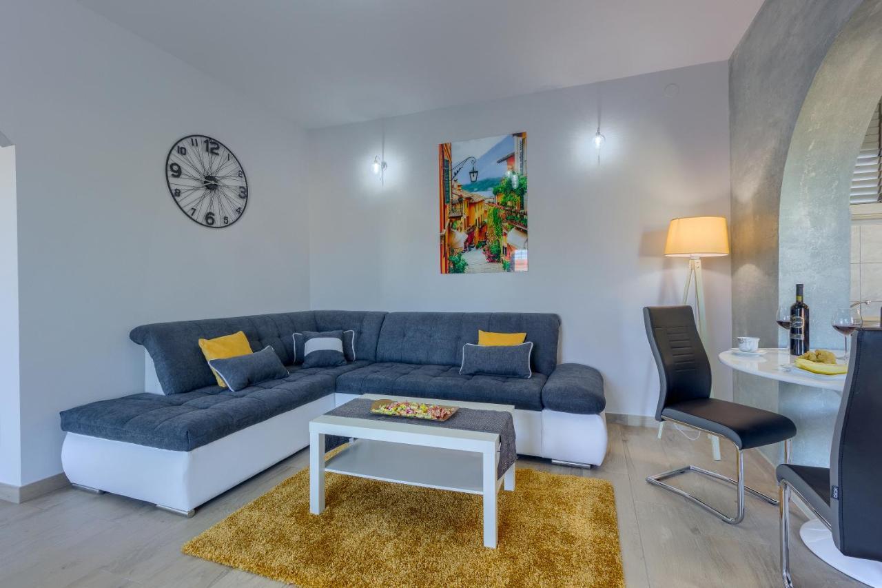 Apartments Pepa Podstrana Luaran gambar