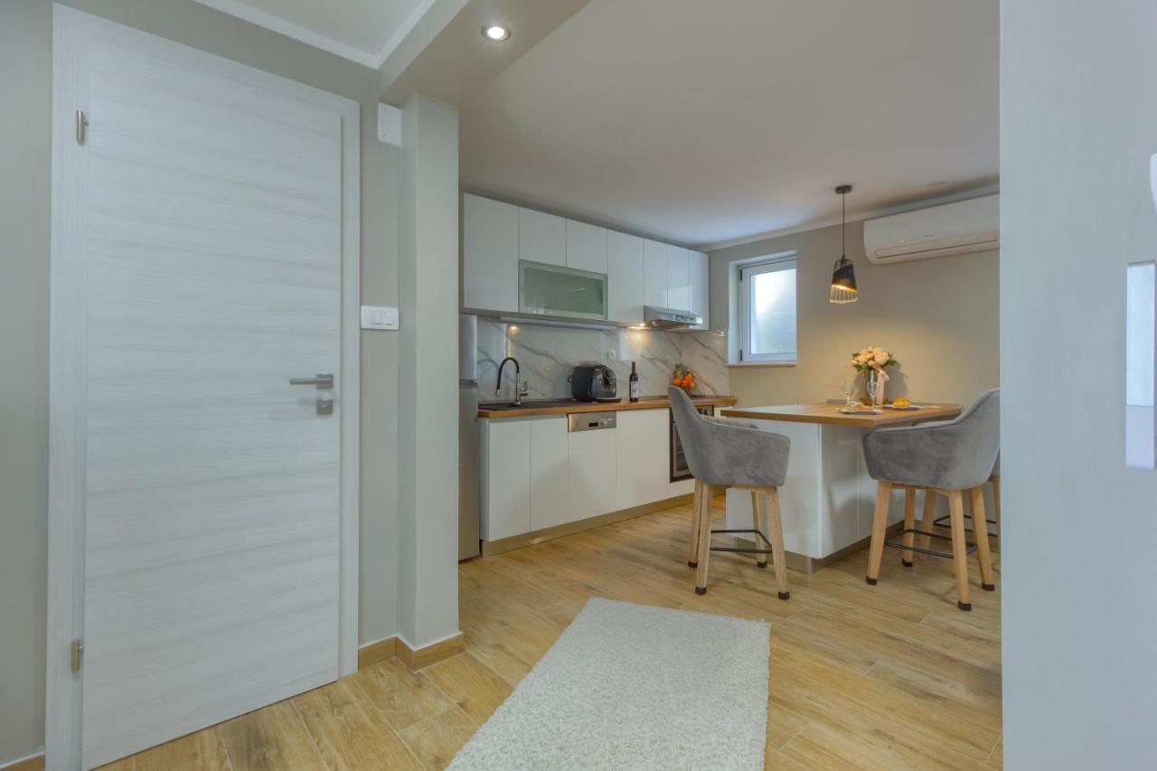 Apartments Pepa Podstrana Luaran gambar