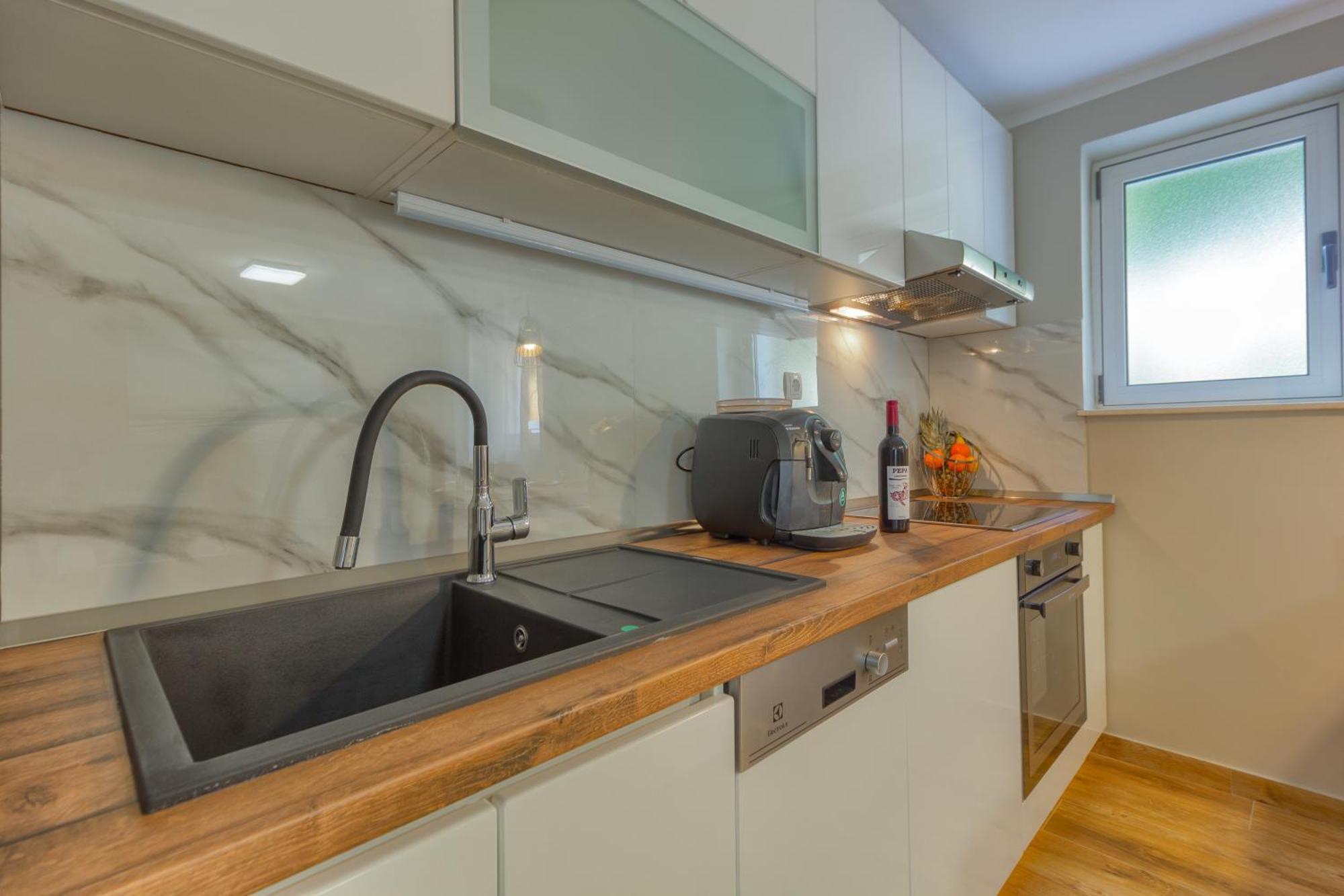 Apartments Pepa Podstrana Bilik gambar