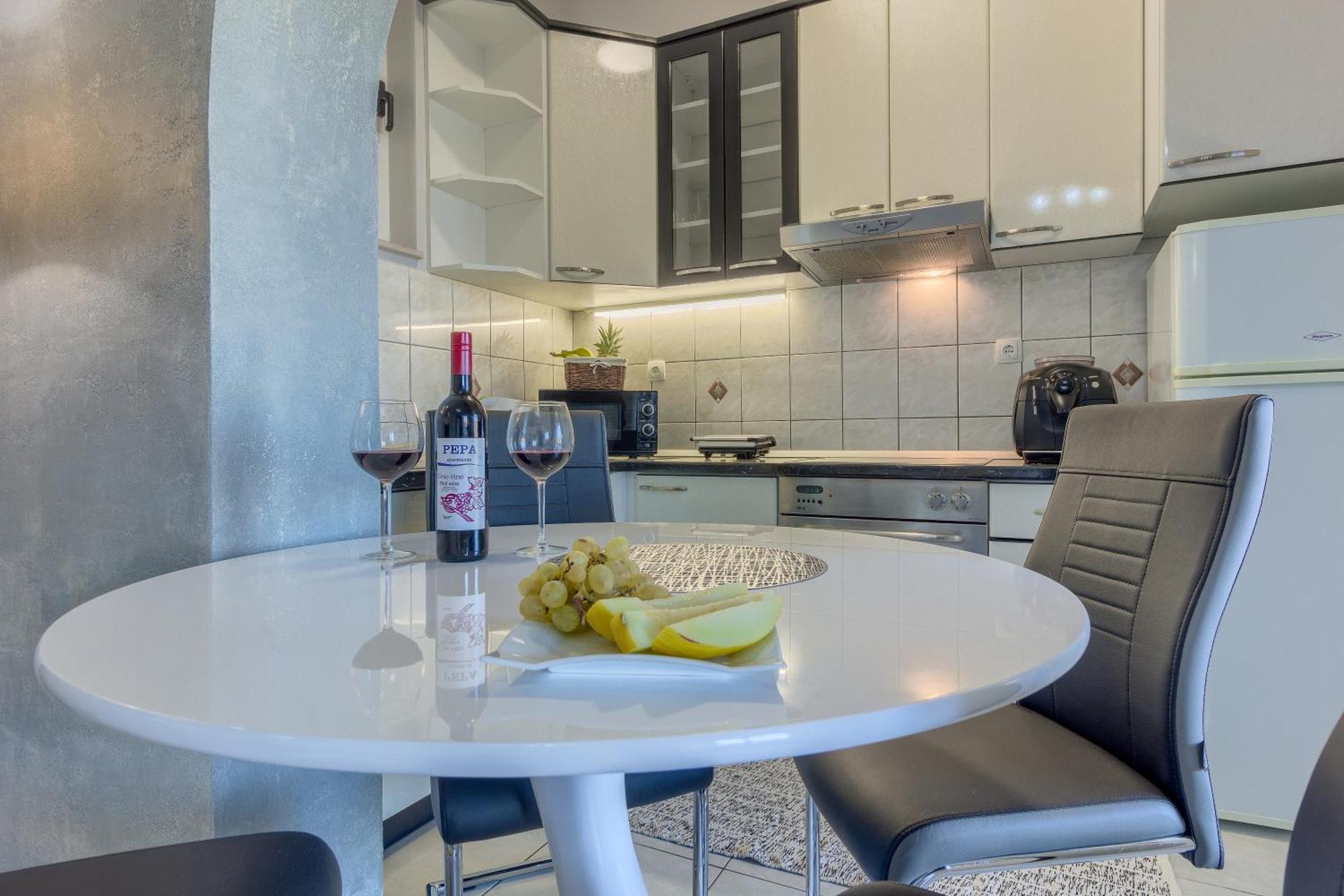 Apartments Pepa Podstrana Bilik gambar